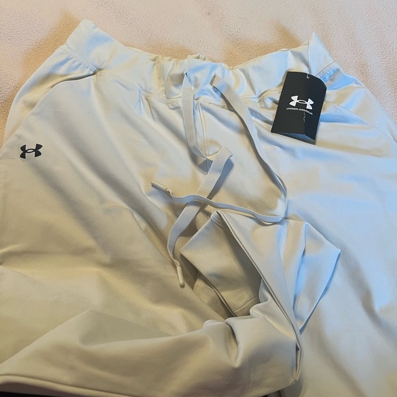 Under Armour Cream joggers - Picture 2 of 2